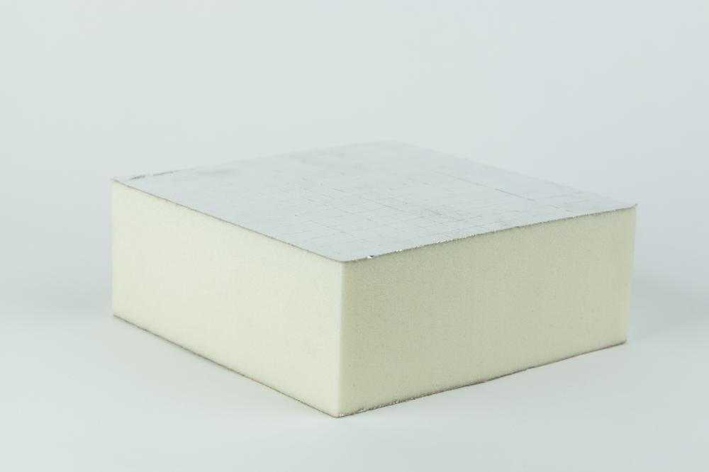 بولي ايسوسيانوريت مغلف بالالمنيوم